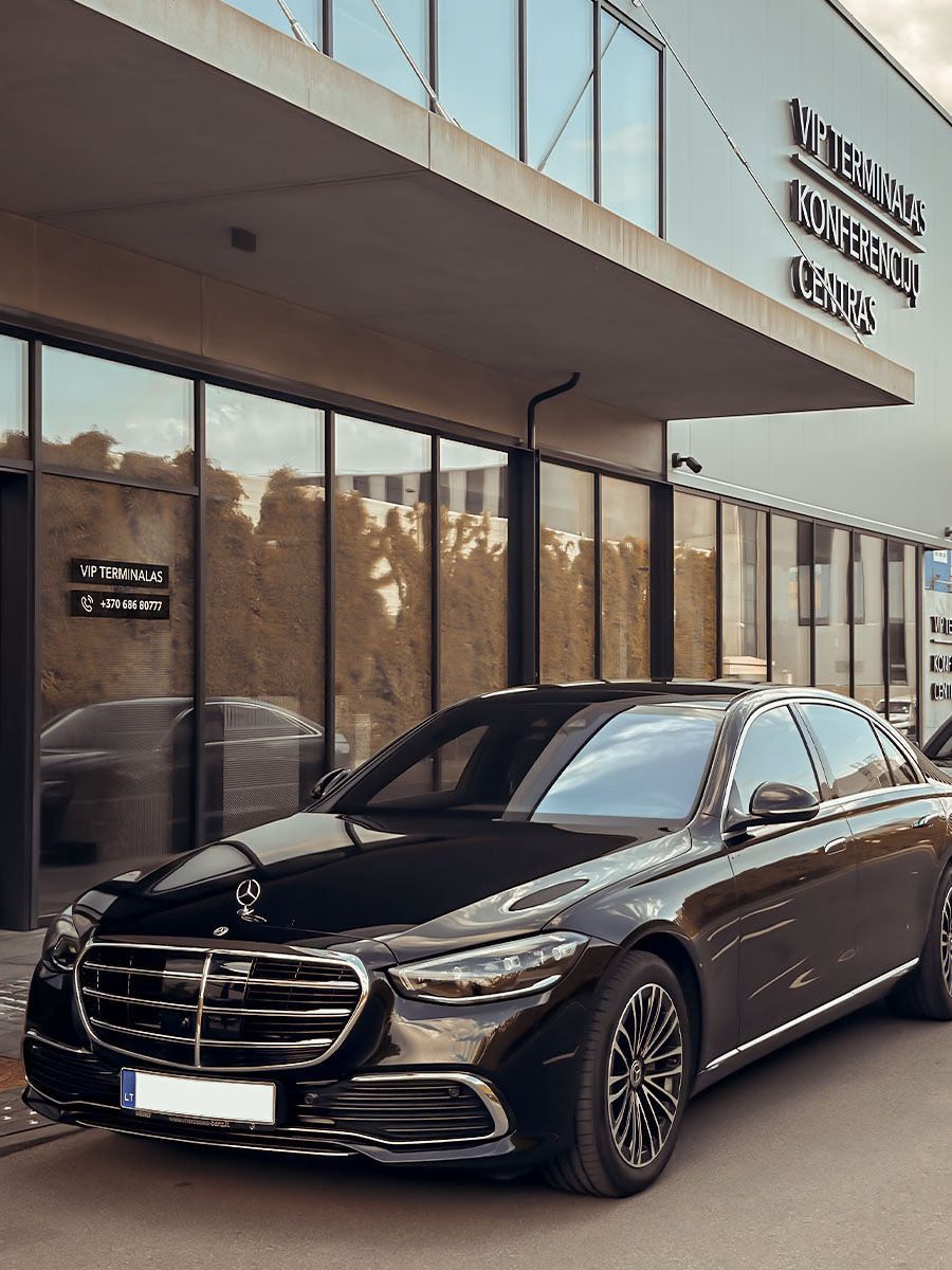 Welcoming important guests at the VIP terminal